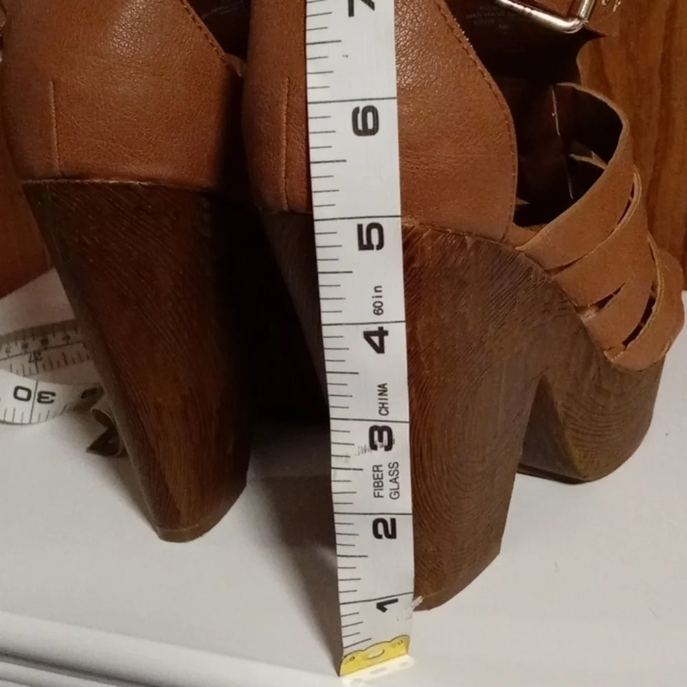 Guess platform sandal tan 8 with a 5